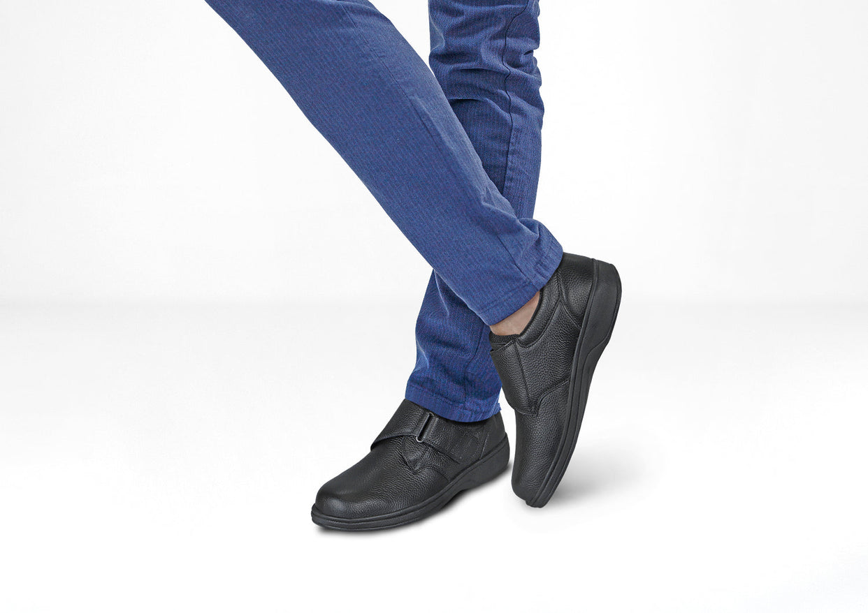 Men's Broadway Leather Casual Shoe in Black – Orthofeet®