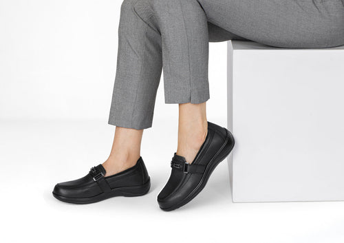 Orthofeet Women's Chelsea, Size: 8.5, Black Leather, 817 Orthofeet Women's Chelsea, Size: 8.5, Black Leather, 817