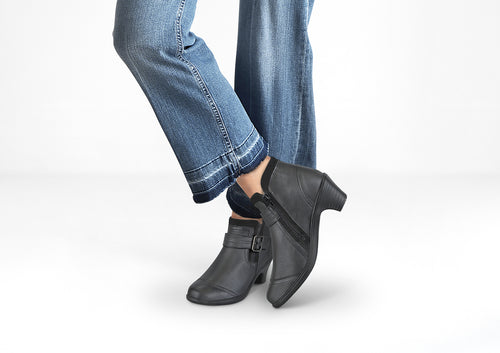 Orthofeet Emma Women's Boots Black : 9 D - Wide, Leather Orthofeet Emma Women's Boots Black : 9 D - Wide, Leather