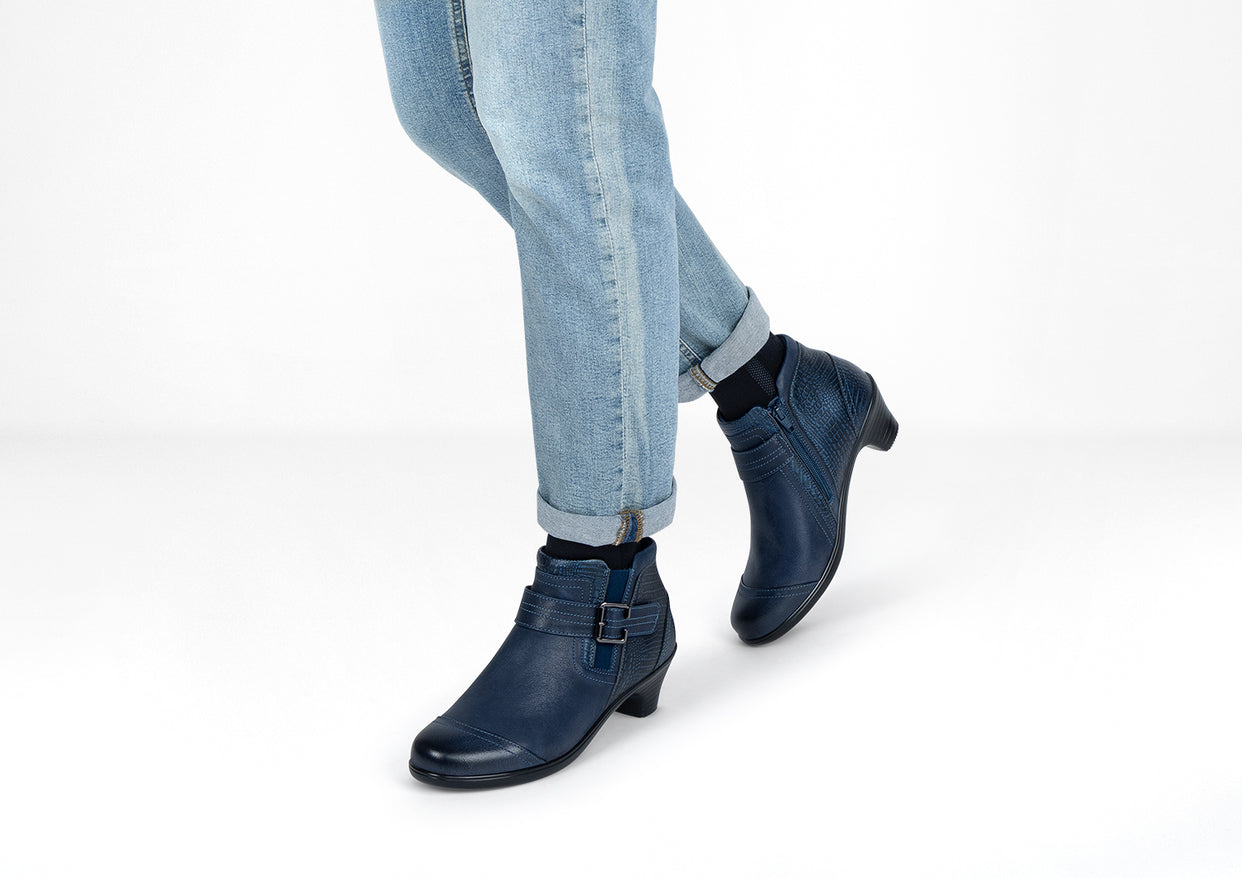 OrthoFeet Emma Supportive Comfort Women's Boots Navy - 9 Extra Wide OrthoFeet Emma Supportive Comfort Women's Boots Navy - 9 Extra Wide