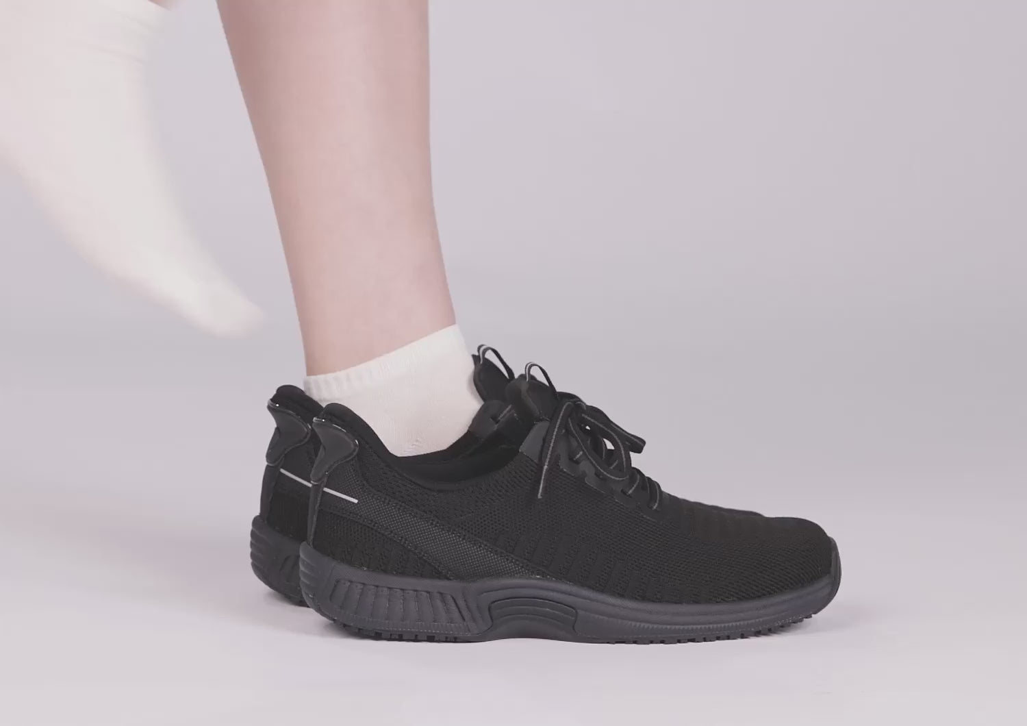 OrthofeetオーソフィートKITAスニーカーMEDIUMブラック6 Women's Kita Hands-Free Sneakers in Black/Black – Orthofeet®